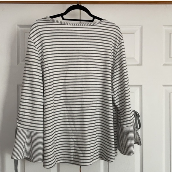 Sunday stripe bell sleeve Sweatshirt - Picture 2 of 5